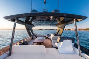 FerrettiYachts670Cruising_0015_33099